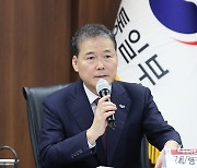 통일장관 "北 남북관계 차단할수록 통일 정책 흔들림 없이 추진해야"