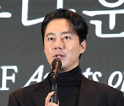 조인성, 조각