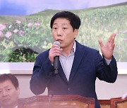 野, 대북전단 위법성 추궁에... 박상학 “이건 뭐, 최고인민회의야?”