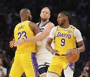 NBA 최초 ‘父子 동반 출전’… 르브론-브로니 “최고의 순간”