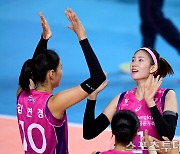 [ST포토] 김수지 득점에 기뻐하는 김연경