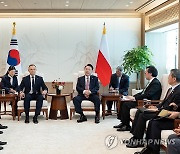 윤석열 대통령, 안제이 두다 폴란드 대통령과 소인수 회담