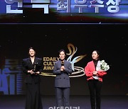 [포토]프로젝트 아일랜드 '장녀들' 연극 부문 최우수상