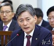 [국감]'김건희 마포대교 시찰' 교통통제 질의 답변하는 경찰청장