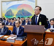 [국감]답변하는 김진 광복회 부회장