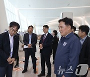 인천국제공항 확장 현장 찾은 백원국 차관