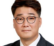 [경제인칼럼]  정치와 경제의 샅바 싸움