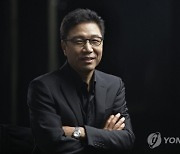 SM 떠난 이수만, 엔터계 복귀…'루키즈' 공개