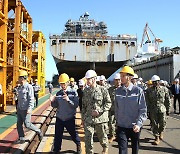 Hanwha Group and U.S. Navy discuss future cooperation at Geoje shipyard