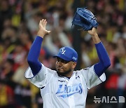 'PO MVP' 위용 KS에서도…레예스, 7이닝 7K 1실점 쾌투[KS]