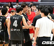 KT 소닉붐,'SK 상대 치열한 접전 77-75 승리' [사진]