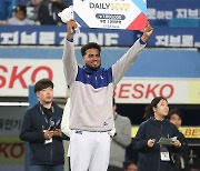 [포토S] 레예스, 한국시리즈 3차전 MVP