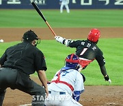 [포토] 박찬호 '3차전 종결하는 내야땅볼'