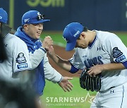 [포토] 박진만 '김재윤이 작가 아니라 천만다행'