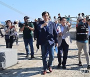 조국, '독도의날' 국가기념일 지정법 발의…욱일기 금지도 추진