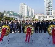 '북중 이상기류설' 속 中대사, 평양서 한국전 참전 74주년 기념(종합)