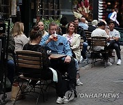 BRITAIN OUTDOOR SMOKING BAN