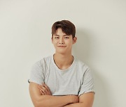 "20대 신인 중 몸 제일 좋아"…'185cm 90kg' 김태정, 마술사에서 배우 전향한 이유 [TEN스타필드]