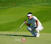 [포토] 이승택 '버디라인을 읽어라'