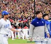 [포토] 승리한 KIA '삼성 잡고 한국시리즈 3승 1패'