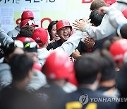 "보란듯이" 김태군,  만루홈런 `펑`…KIA, `V12` 1승만 남았다