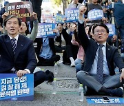 '장외투쟁' 시동 건 조국 "윤석열·김건희 공동정권 퇴진"