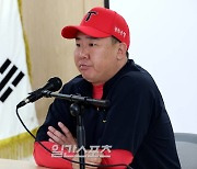 [포토]이범호 감독, 최형우 부상에 굳어진 표정