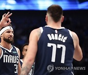 [NBA] '탐슨 효과 초대박!' 어빙과 돈치치에 완벽한 스페이싱 제공...3점슛 폭격까지