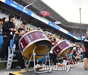 [MD포토] 응원하는 기아 타이거즈 치어리더들