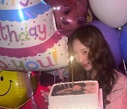 크리스탈, 제시카와 생일 파티…역시 우월 자매 비주얼 [MD★스타]