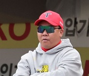 4차전 지켜보는 이범호