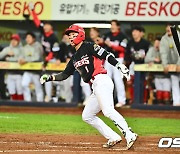 박찬호, 맞는 순간 안타 그러나 결과는 파울 [사진]