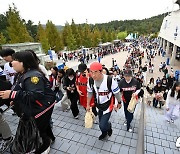 한국시리즈 4차전 입장하는 야구팬들 [사진]