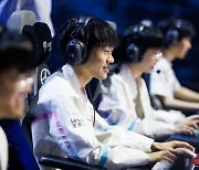 中 BLG, 4강 LPL 내전 웨이보에 2-0 리드 '매치포인트' [롤드컵]