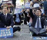 조국 “윤석열·김건희 공동정권 끌어내려야… 탄핵 추진할 것”