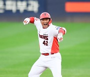 한국시리즈서 생애 첫 만루 홈런 '쾅'…김태군, KS 4차전 MVP 선정