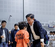 박강수 마포구청장 서울시 한국음악줄넘기 선수권 대회 격려 방문