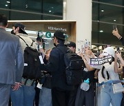 인천공항 '연예인 별도 출입문' 시행 하루 전 철회