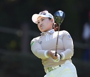 '단독 선두 유지' 지한솔, KLPGA 투어 서울경제 클래식 3R 2타 차 1위