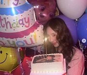 벌써 30살 됐나..크리스탈, 언니 제시카와 함께 생일파티 ‘미모 여전’