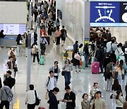 “연예인은 따로 출국하세요”…전용 출입문 만든다던 인천공항 결국 철회