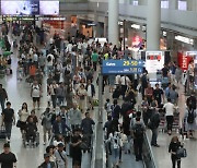 "변우석 되고 임영웅은 안 된다?"···난리 난 공항 '연예인 전용문' 결국