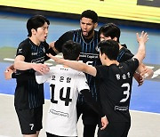 '0-2→3-2' 현대캐피탈, 짜릿한 리버스 스윕+개막 3연승…대한항공 2연패