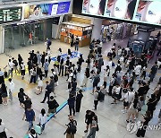 전주∼익산역 전기공급 장애…KTX·SRT 11대 최장 108분 지연(종합)