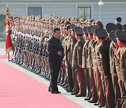 "러시아, 민간 트럭 이용해 북한군 최전선으로 수송"