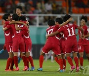 선전하는 北 여자축구…FIFA U-17 준결승 진출