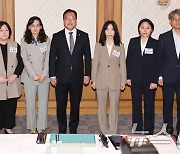 대학 소비자학과 교수들 만난 김병원 금융위원장