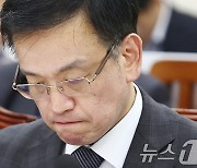 [국감]최상목 부총리, 세수 결손 집중 질의에 굳은 표정