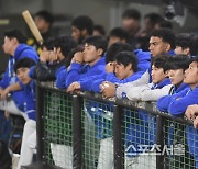 [포토] 9회 마지막 공격 지켜보는 삼성 선수들