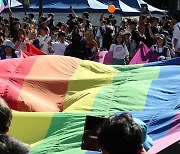 인권위, “퀴어축제 관련 대관 신청 거부한 서울시 기관, 불합리한 차별”